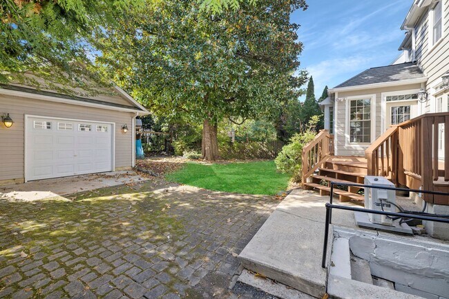 Building Photo - 4 Bed 4 Bath - Bethesda Expanded Colonial - One Car Garage