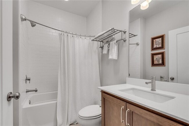 Building Photo - 345 Glen Iris Dr NE