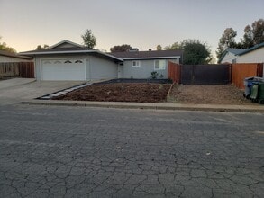 Building Photo - Charming single-family home in Redding
