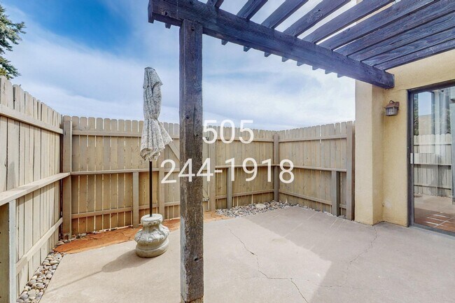 Building Photo - 876 Tramway Ln Ct NE