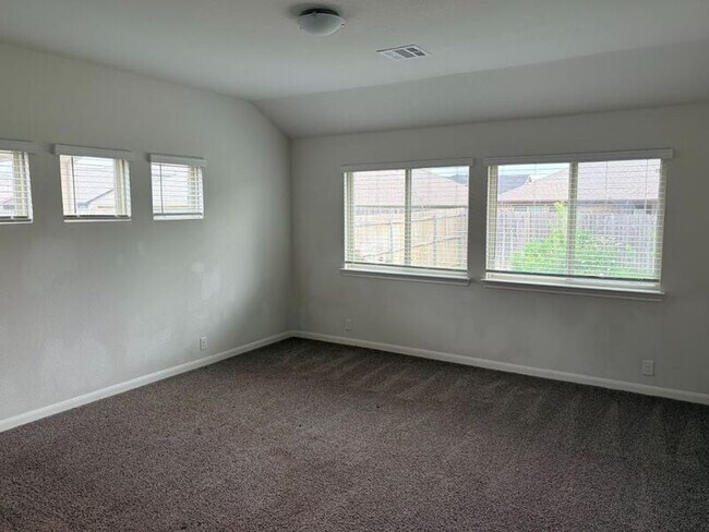 Building Photo - 3811 Thomas Plns Dr