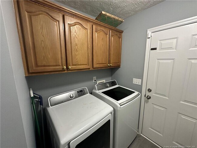 Building Photo - 3521 Harrisburg Dr