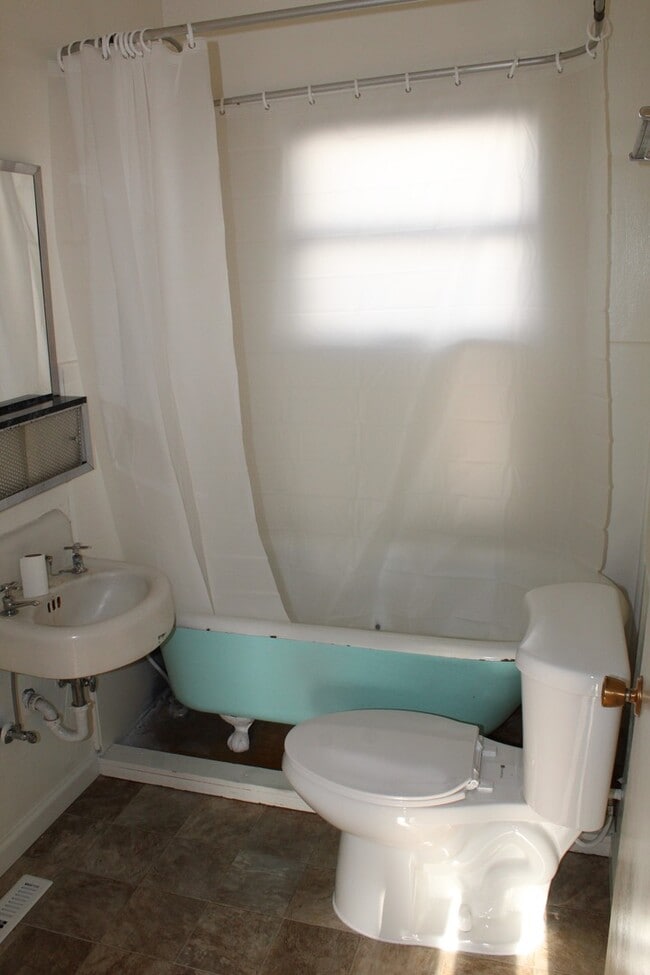 Building Photo - 329 McKinley St