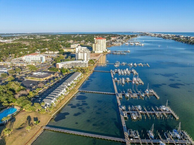 Building Photo - Brooks Landing