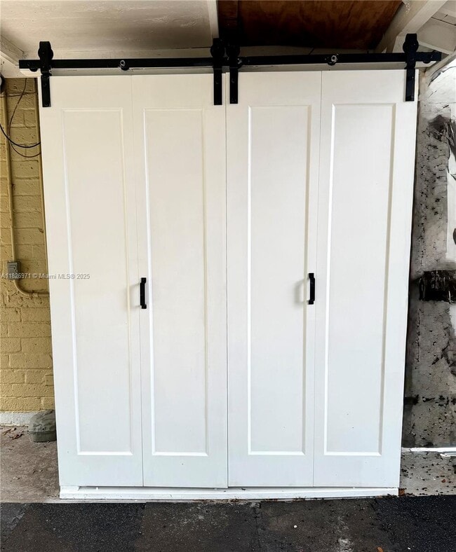 Building Photo - 6290 SW 70th St