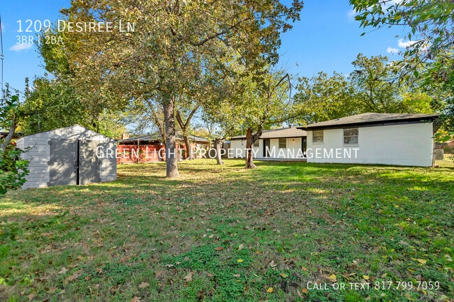 Building Photo - 1209 Desiree Ln