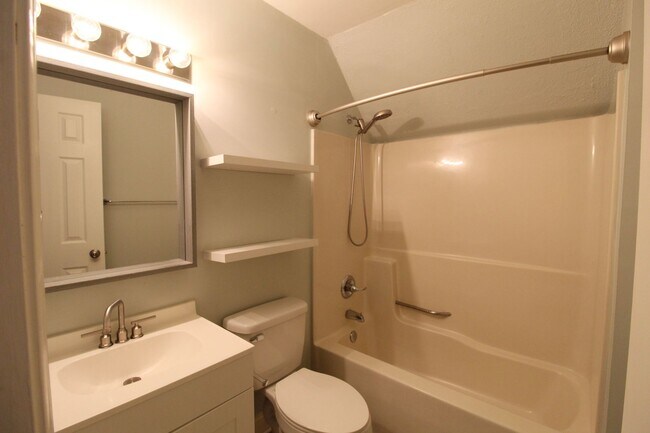Building Photo - 1330 Hunters Rd