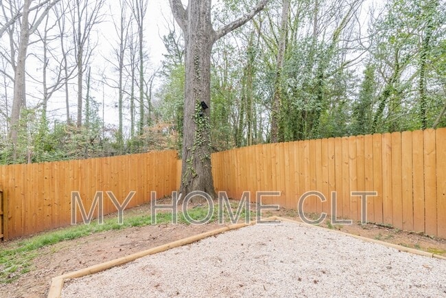 Building Photo - 2617 Dr Carver Rd