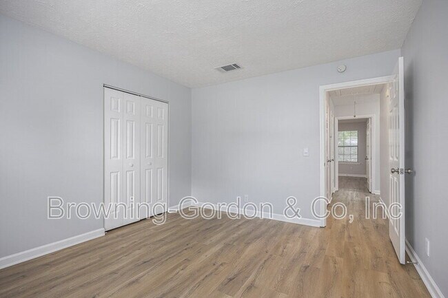 Building Photo - 3332 Oak Trees Ct