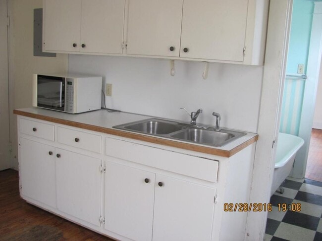 Building Photo - 305 Ebenezer Ave