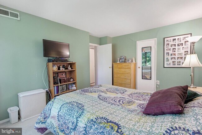 Building Photo - 3750 Bel Pre Rd