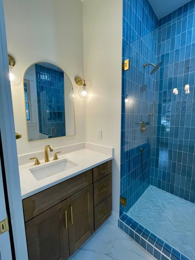 Building Photo - 323 50th Ave N