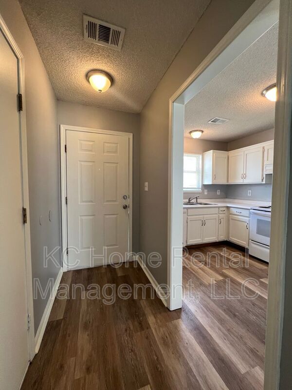 Building Photo - 610 Susanne Ct