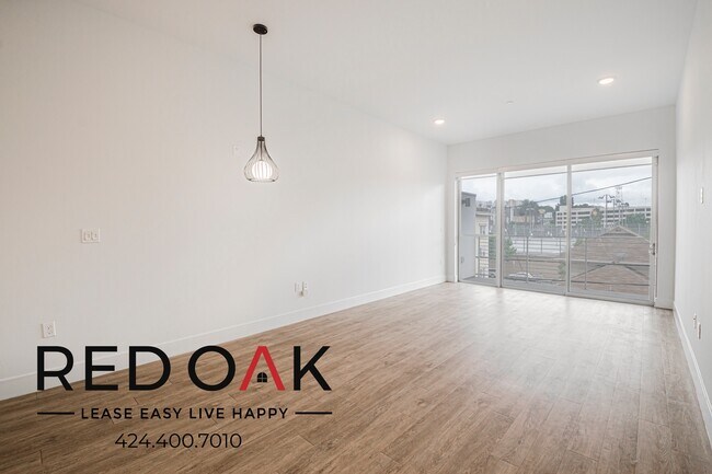 Building Photo - 1331 W 7th St