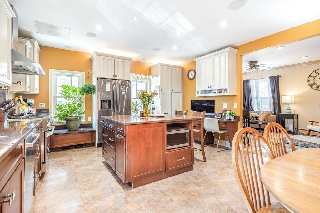 Building Photo - 39 Melvin St