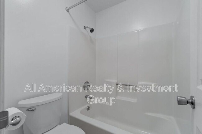 Building Photo - 502 Krest Dr
