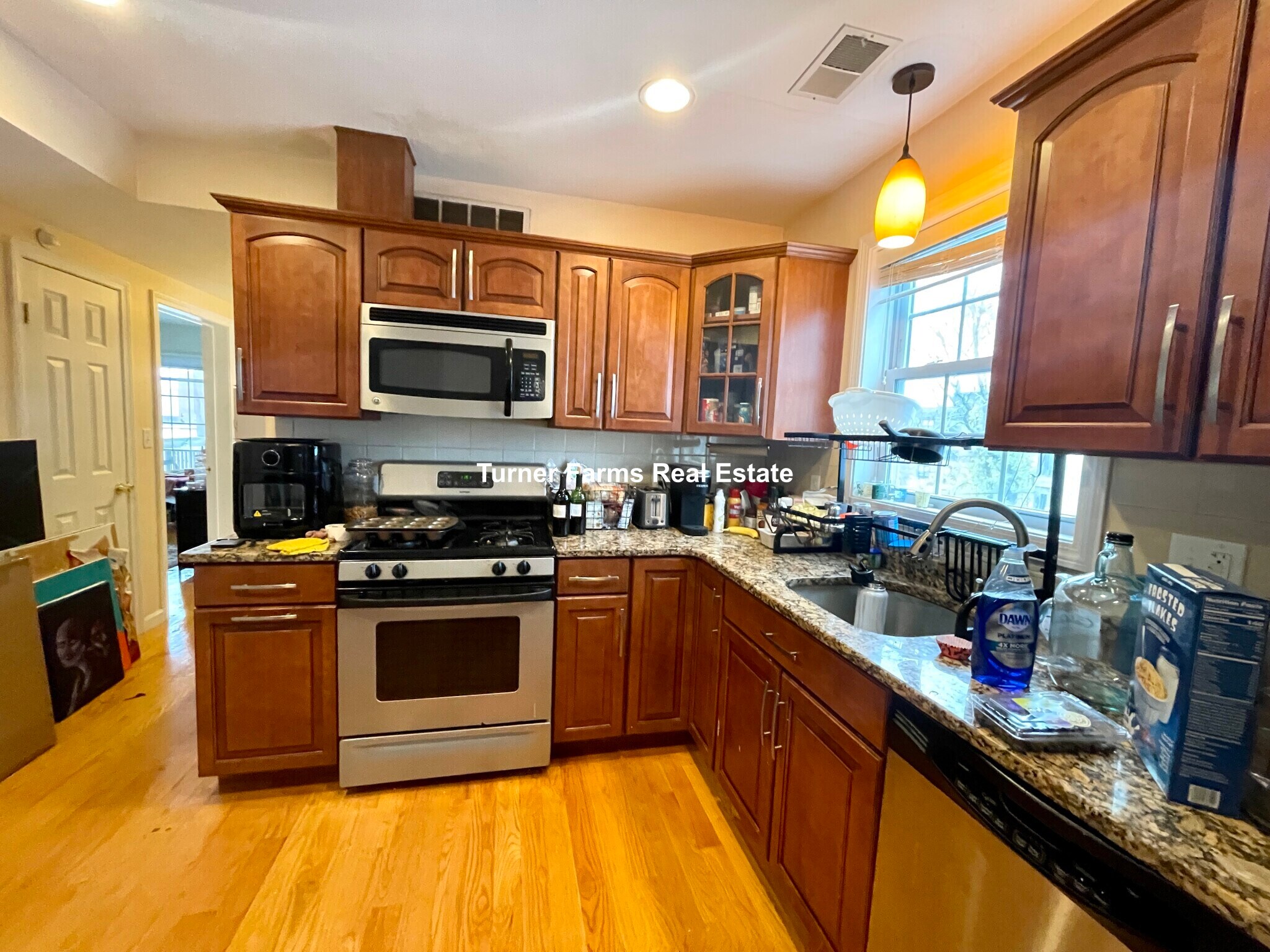 Building Photo - 207 Hillside St