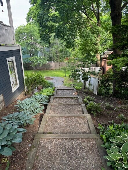 Building Photo - 161 Highland Ave