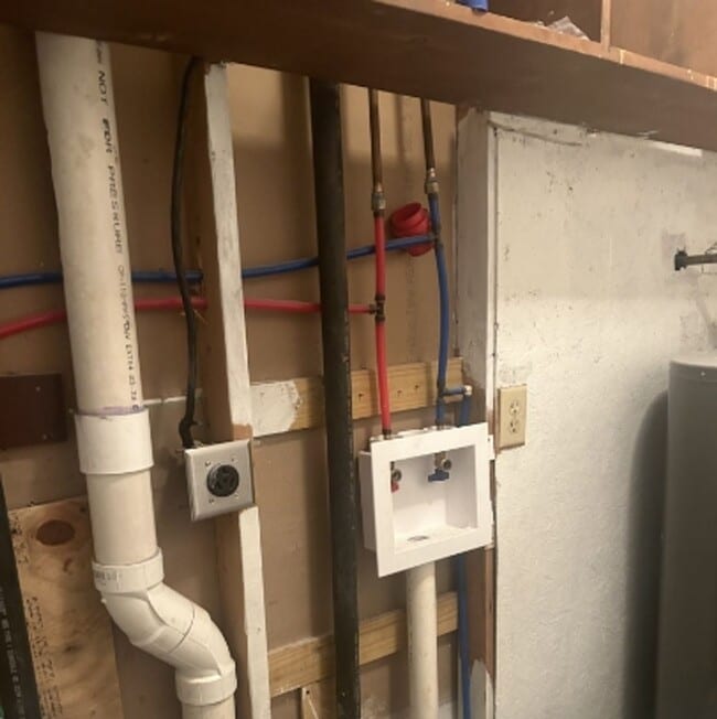 Building Photo - 2/1 Available For Move In Now!