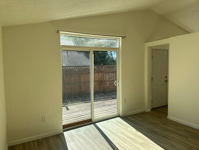Building Photo - 2660 Edison St