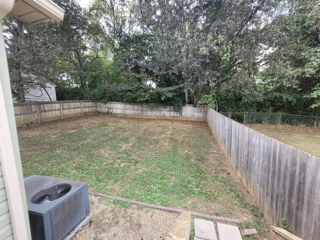 Building Photo - 2013 Paris Rd