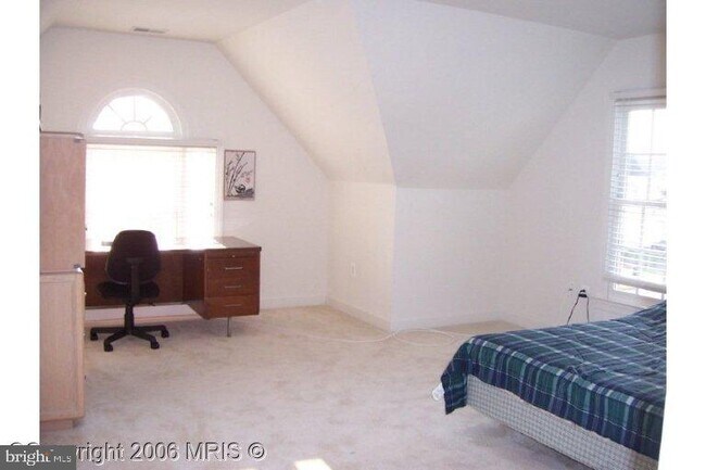 Building Photo - 15520 Tuxedo Ln