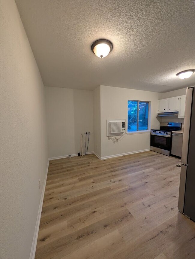 Building Photo - 3718 Fountain Ave