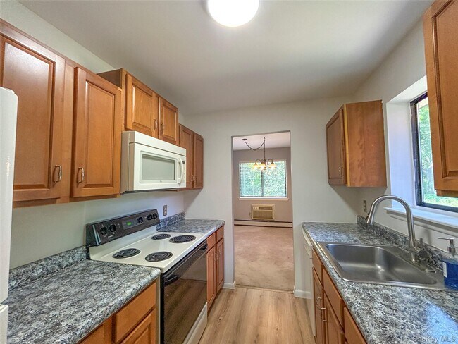 Building Photo - 5 Loudon Dr