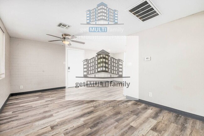 Building Photo - 1402 W Mercer Ln