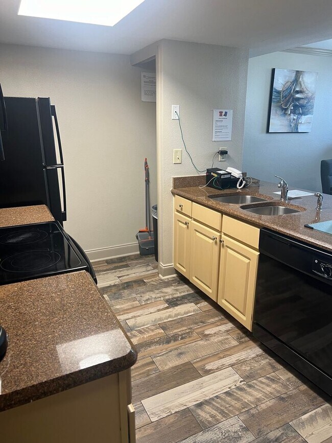 Building Photo - 2456 Sweetwater Club Cir