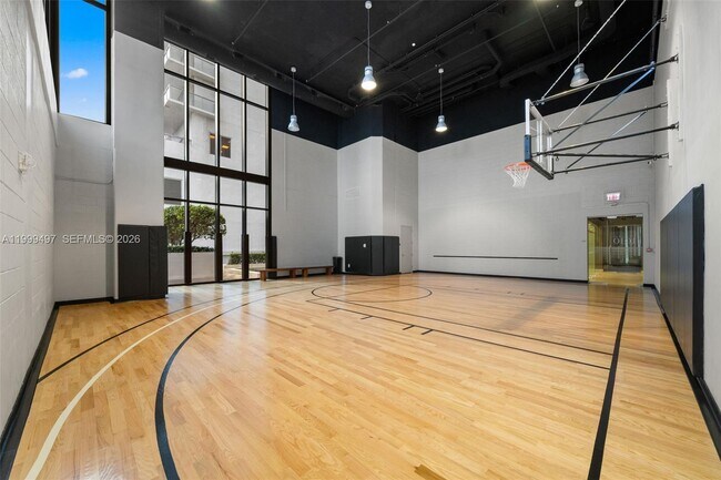 Building Photo - 1010 Brickell Ave