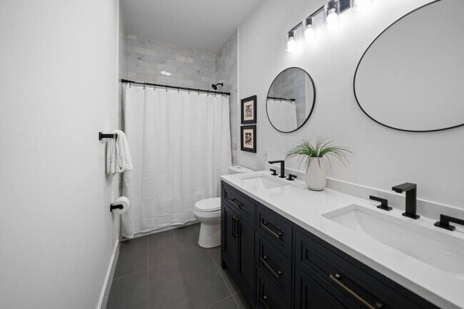 Building Photo - 704 Wayne St