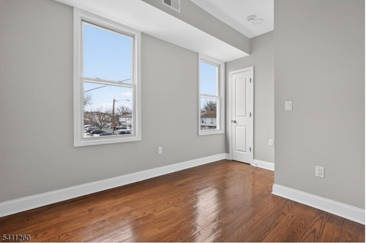 Building Photo - 579 S 12th St