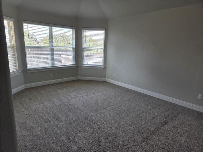 Building Photo - 105 Riverhill Dr