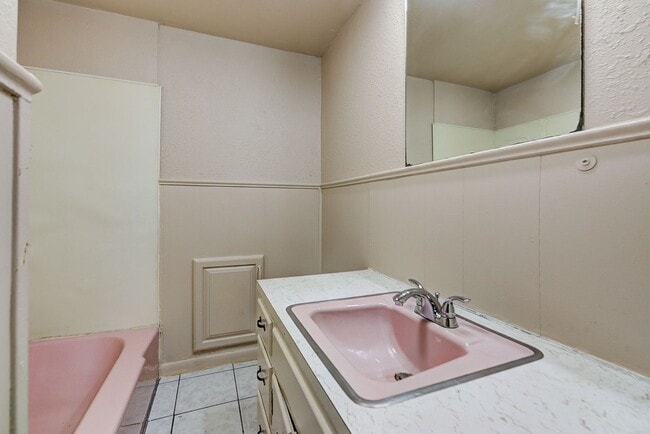 Building Photo - Charming Home Near Midtown: Wood Flooring ...