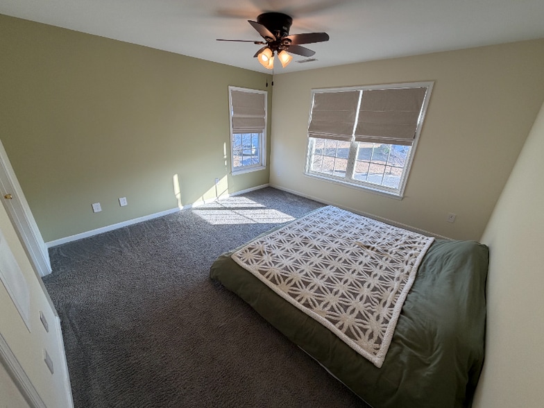 Building Photo - 52 Fox Run Dr