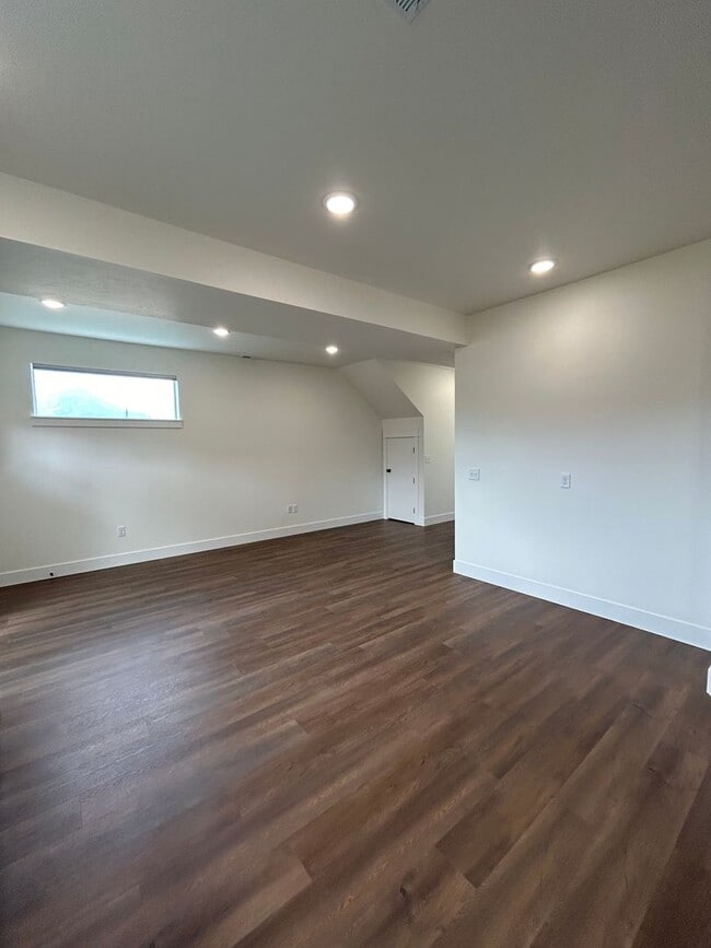 Building Photo - New Townhome