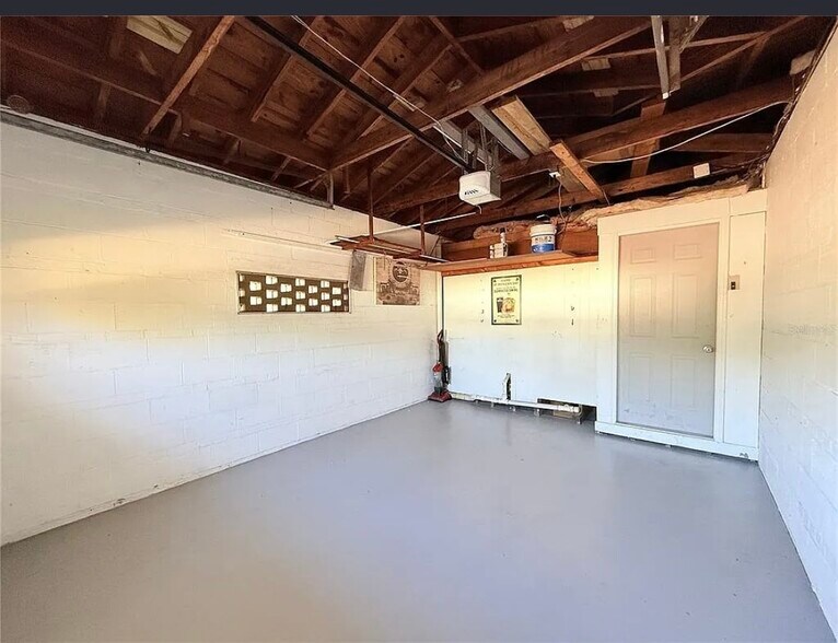 Garage - 225 Cevera Dr