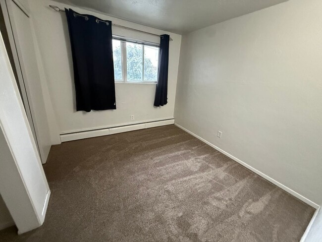 Building Photo - 816 W 23rd, (Buttecrest)-6