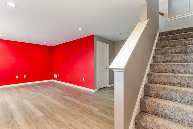 Building Photo - Welcome to this charming 3 bedroom, 2.5 ba...