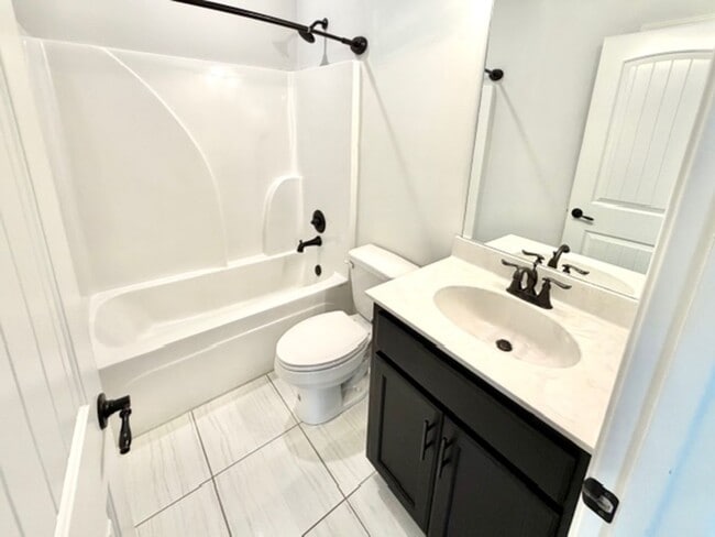 Building Photo - MiskellyDrive1521