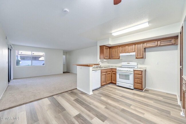 Building Photo - 150 Los Angeles Ave