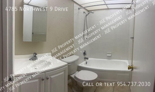 Building Photo - 4785 NW 9th Dr