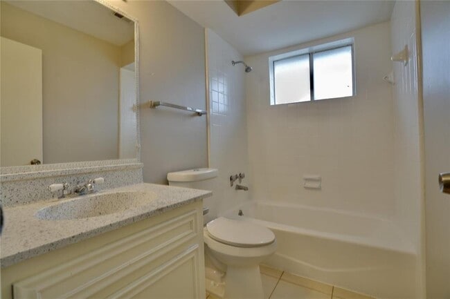Building Photo - 10811 Sugar Hill Dr