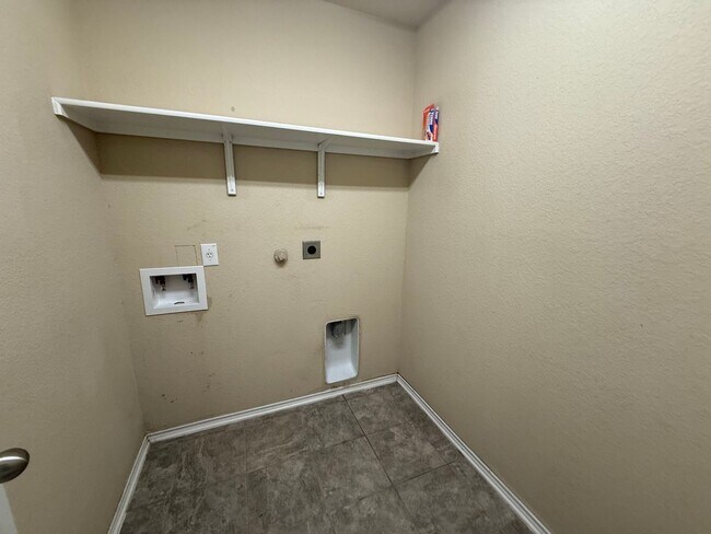 Building Photo - 10550 Rhyder Ridge