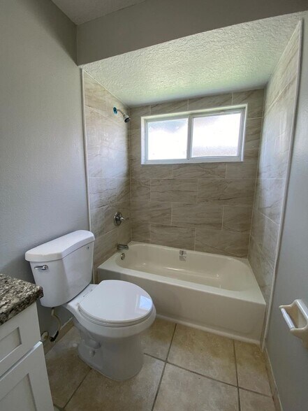 Building Photo - 1440 Timberbend Cir