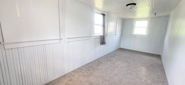 Building Photo - 1501 E Lewis St