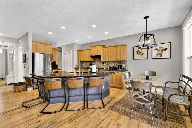 Building Photo - 5722 W Hidden Springs Dr