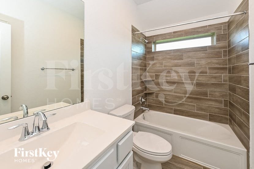 Building Photo - 14907 Lake Shore Ave