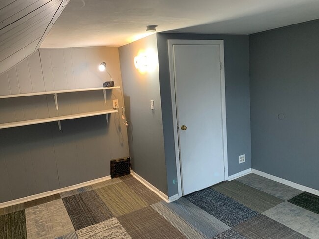 Building Photo - 745 E Benton St